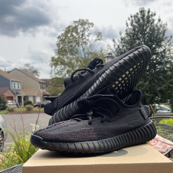 Yeezy Boost 350 V2 Low Onyx